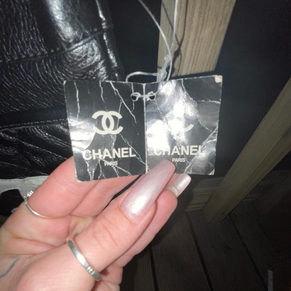 VINTAGE CHANEL CROSSBODY BAG - Picture 2 of 9